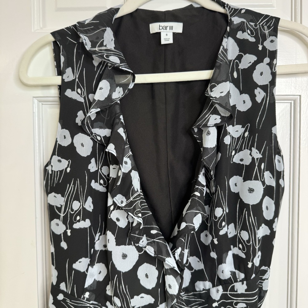 Bar III Floral Ruffle Maxi Dress Womens Size 6 Black White Sleeveless Belted - Picture 2 of 7